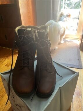 UGG Brown Lace-Up Women's Leather Ankle Boots